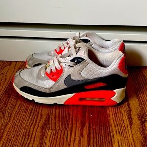 Nike Air Max Youth size 5.5 Some wear and dirt stains (haven’t cleaned them)